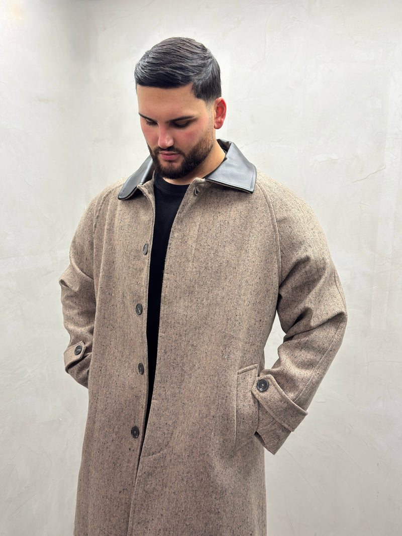 Eleganter Mantel mit Lederkragen