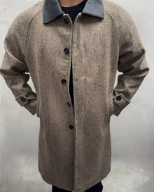 Eleganter Mantel mit Lederkragen