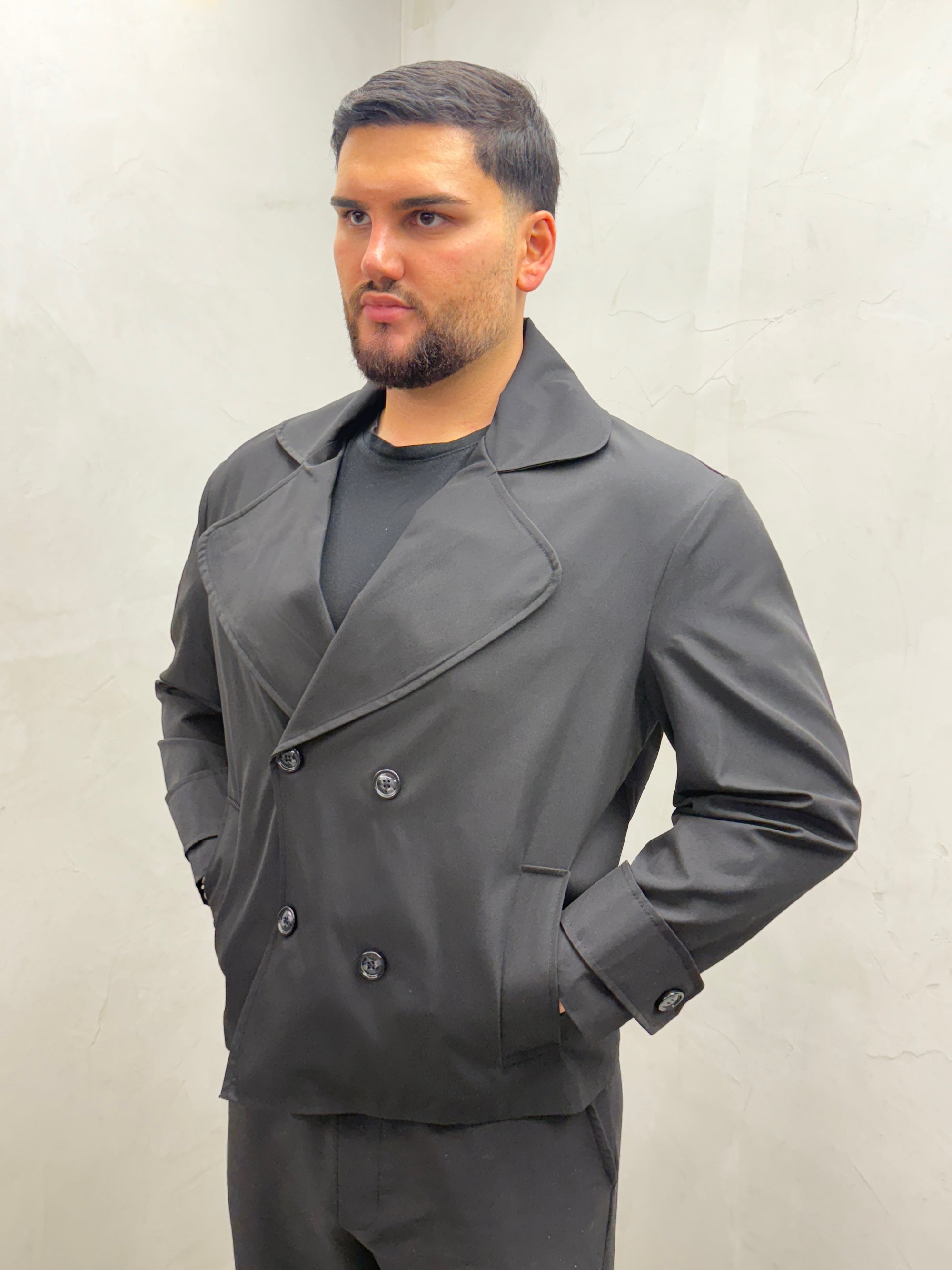 Minimalistischer Kurzmantel