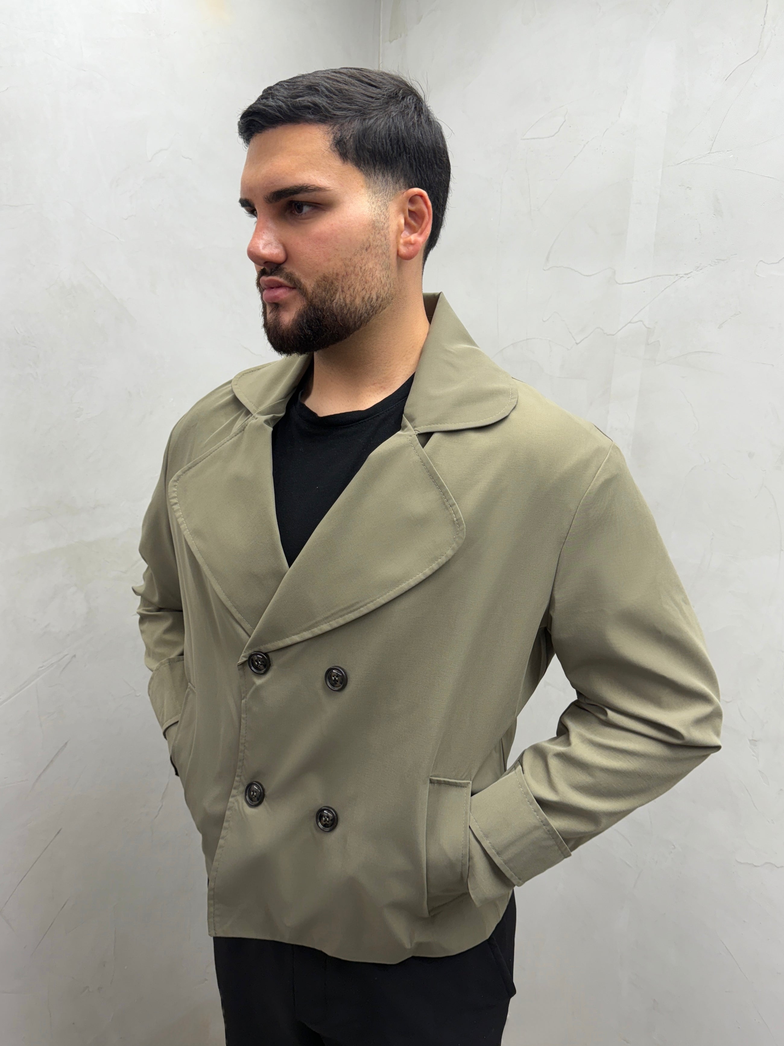 Minimalistischer Kurzmantel